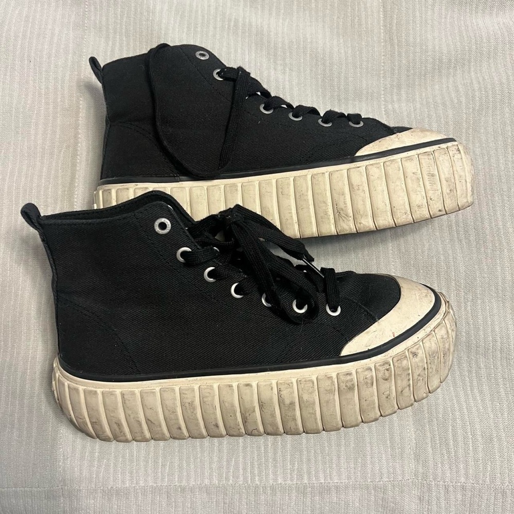 Diesel Black and White Sneakers Classic Canvas Design